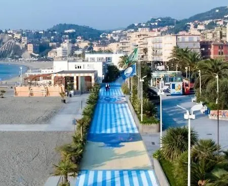 A Due Passi Dal Mare Con Giardino شقة