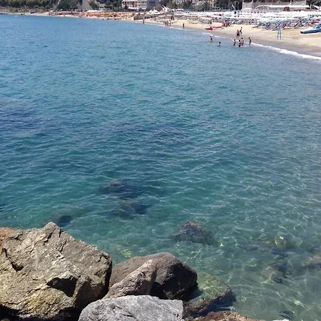 شقة A Due Passi Dal Mare Con Giardino *