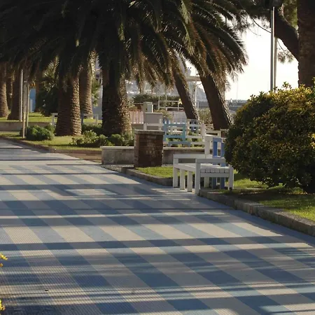شقة A Due Passi Dal Mare Con Giardino