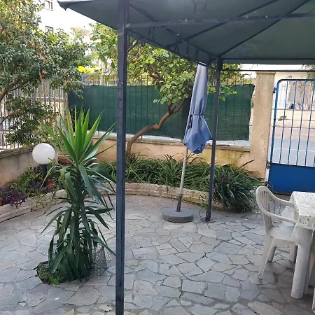 A Due Passi Dal Mare Con Giardino ألبيسولا مارينا