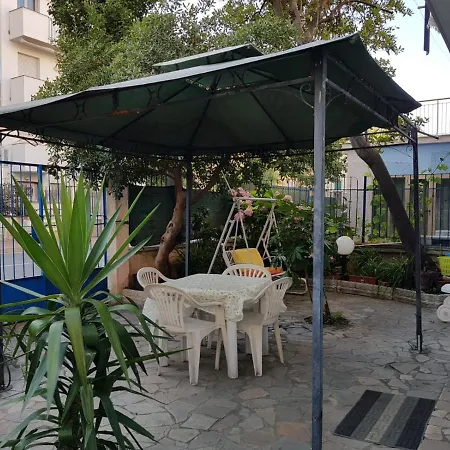 A Due Passi Dal Mare Con Giardino *